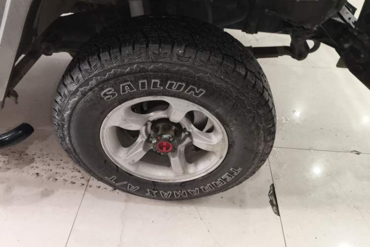 Used BAW 212 Classic 2016 2.0L Triangular Door Four-Wheel Drive Luxury Version China V Right Front Wheel Hub