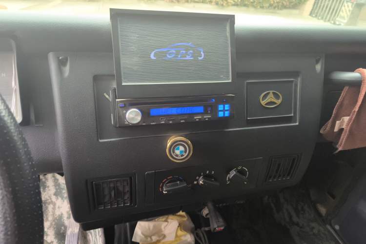 Used BAW 212 Classic 2016 2.0L Van Four-wheel Drive Luxury Version China IV Audio And AC Panel