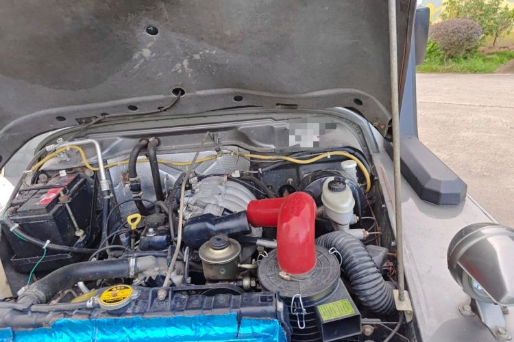 Used BAW 212 Classic  Engine Bay Left