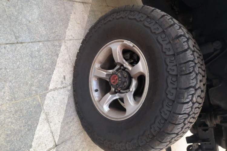 Used BAW 212 Classic 2019 Updated 1.5T Van China VI Right Front Wheel Hub