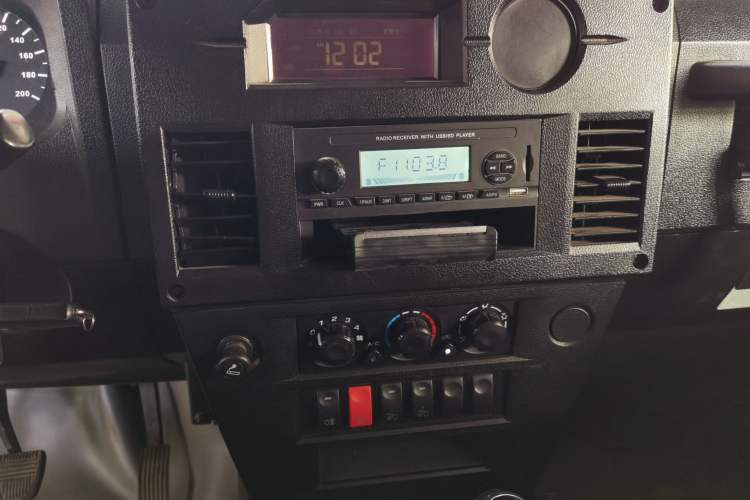 Used BAW 212 Classic 2020 2.4T square door hardtop Audio And AC Panel