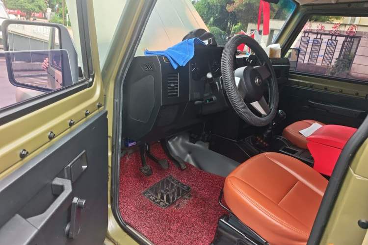 Used BAW 212 Classic 2022 2.0L hardtop with side doors Driver Seat