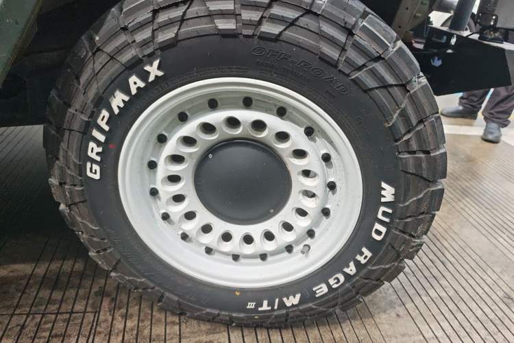 Used BAW 212 Classic 2022 2.0L hardtop with side doors Right Front Wheel Hub