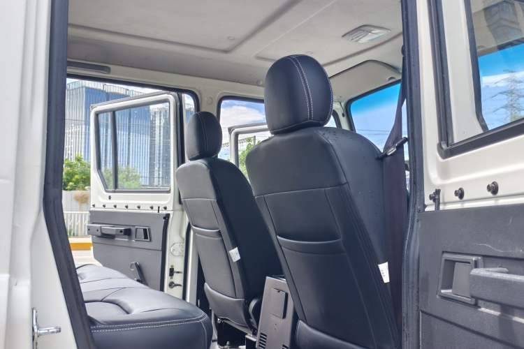 Used BAW 212 Classic 2023 Sniper 2.4T Manual Light-duty Model Interior 5