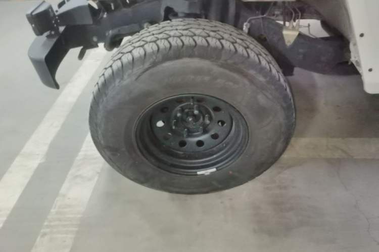 Used BAW 212 Classic 2023 Sniper 2.4T Manual Light-duty Model Left Front Wheel Hub