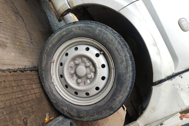 Used BAW BAIC Mini Hippo 2020 All-Electric Van Logistics Vehicle Battery Non-Heated Version Right Front Wheel Hub