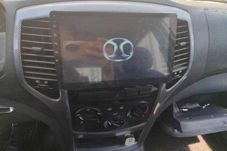Used BAW Beijing BW007 2015 2.0L two-wheel drive Comfort version Audio And AC Panel