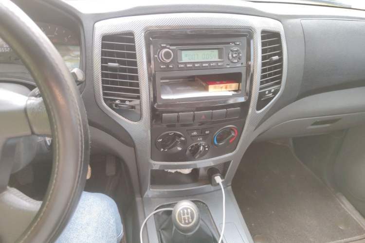 Used BAW Beijing BW007 2015 2.0L two-wheel drive Comfort version Audio And AC Panel