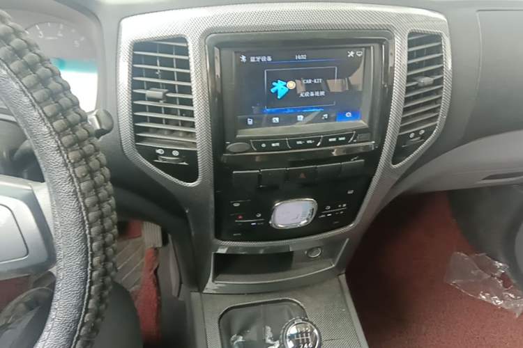 Used BAW Beijing BW007 2015 2.0T two-wheel drive Comfort version Audio And AC Panel