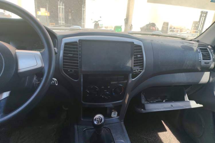 Used BAW Beijing BW007 2015 2.0L two-wheel drive Comfort version Center Console