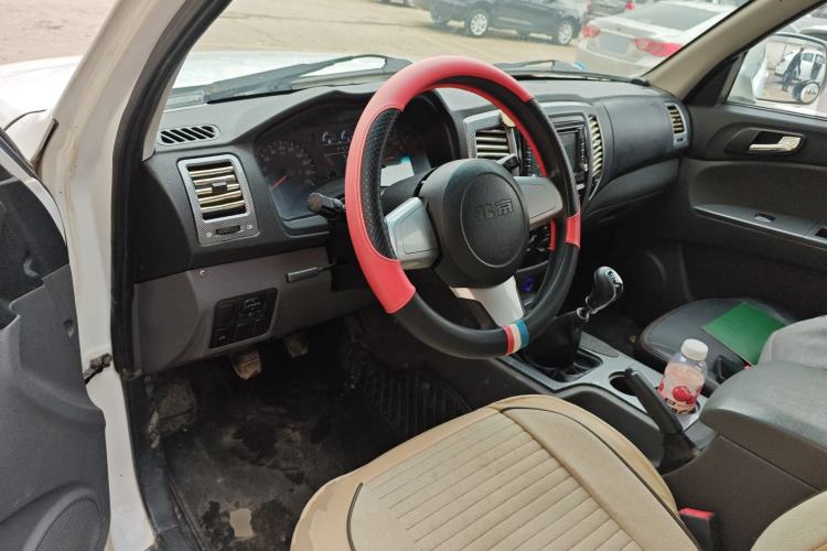 Used BAW Beijing BW007 2015 2.0L two-wheel drive Comfort version Center Console