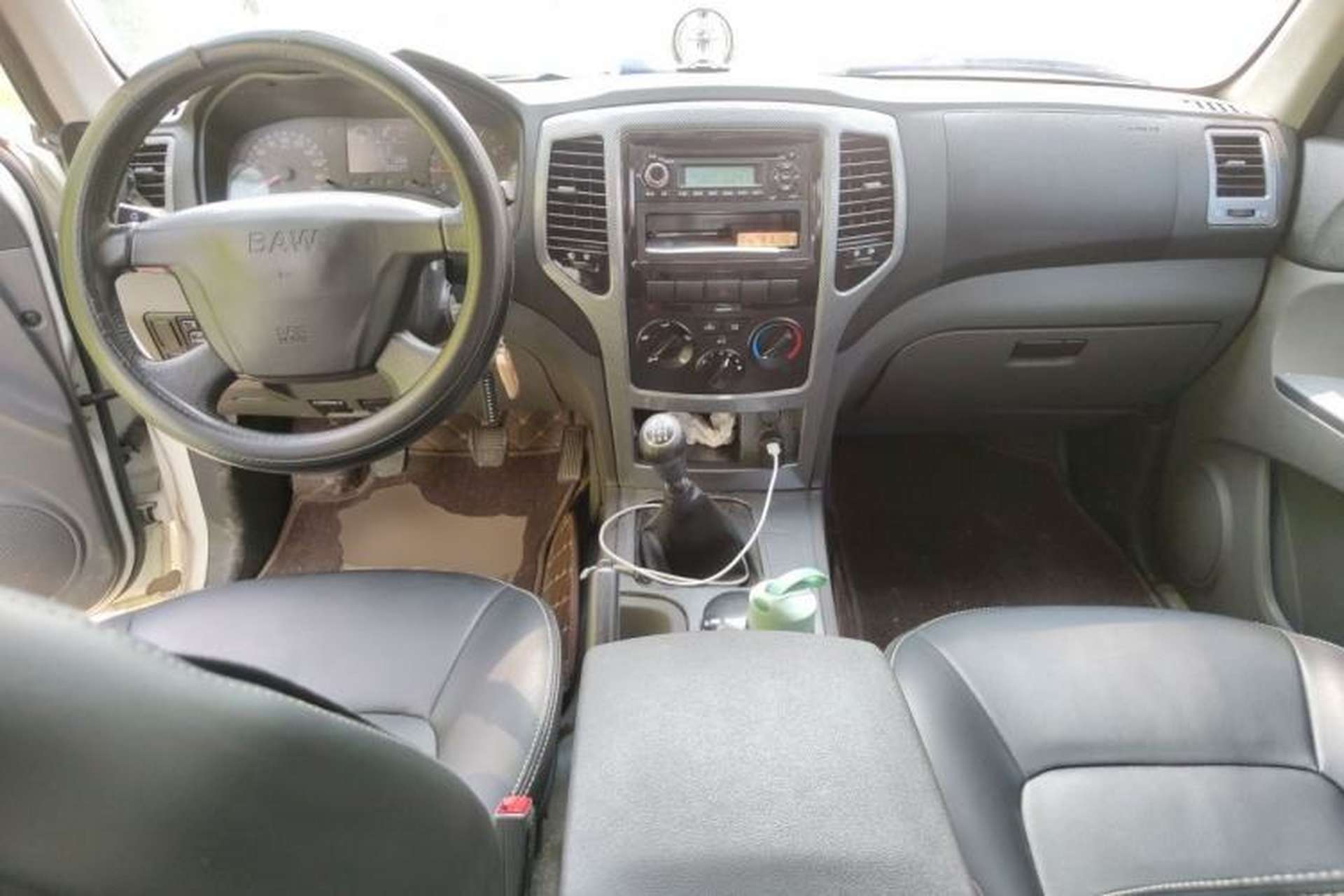 Used BAW Beijing BW007 2015 2.0L two-wheel drive Comfort version Center Console
