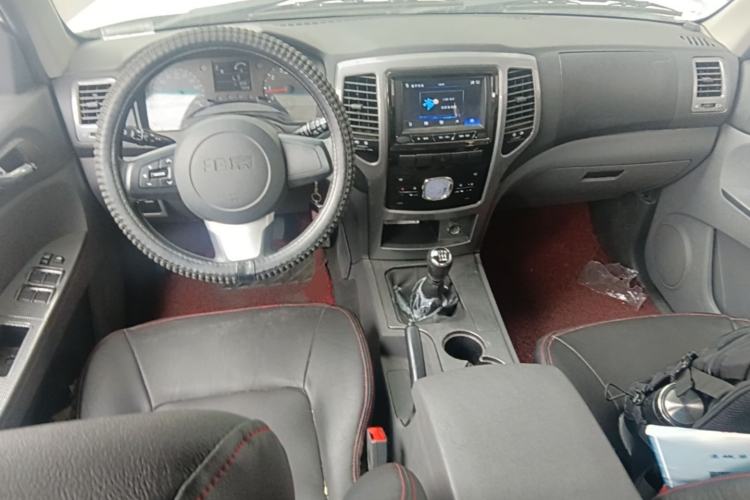 Used BAW Beijing BW007 2015 2.0T two-wheel drive Comfort version Center Console