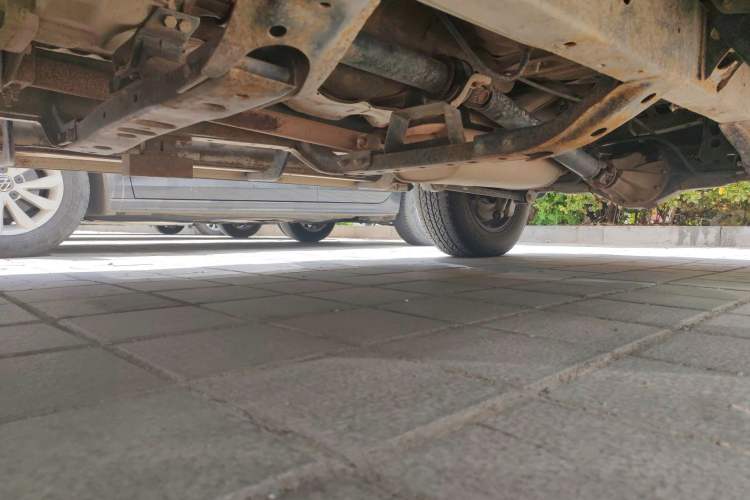 Used BAW Beijing BW007 2015 2.0L two-wheel drive Comfort version Chassis Front Left
