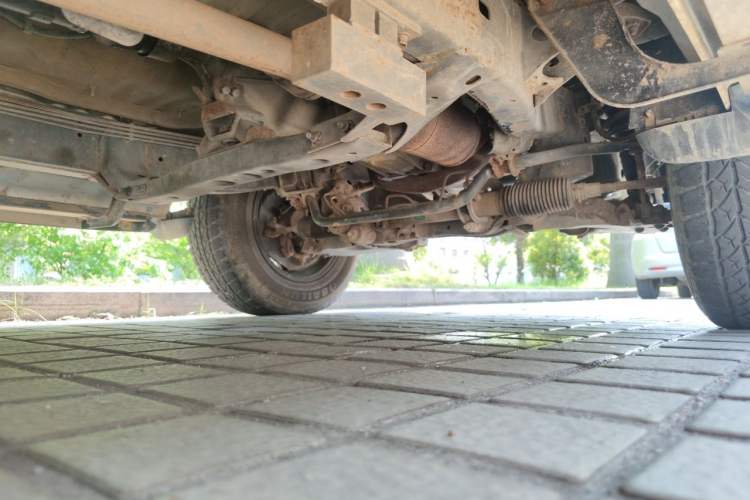 Used BAW Beijing BW007 2015 2.0L two-wheel drive Comfort version Chassis Front Right