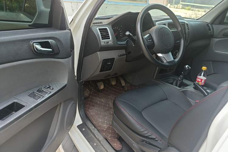 Used BAW Beijing BW007 2015 2.0T Two-Wheel Drive Luxury Edition Driver Seat