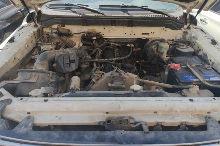 Used BAW Beijing BW007 2015 2.0L two-wheel drive Comfort version Engine Bay
