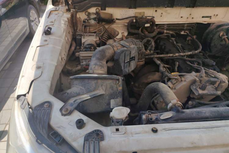 Used BAW Beijing BW007 2015 2.0L two-wheel drive Comfort version Engine Bay Right