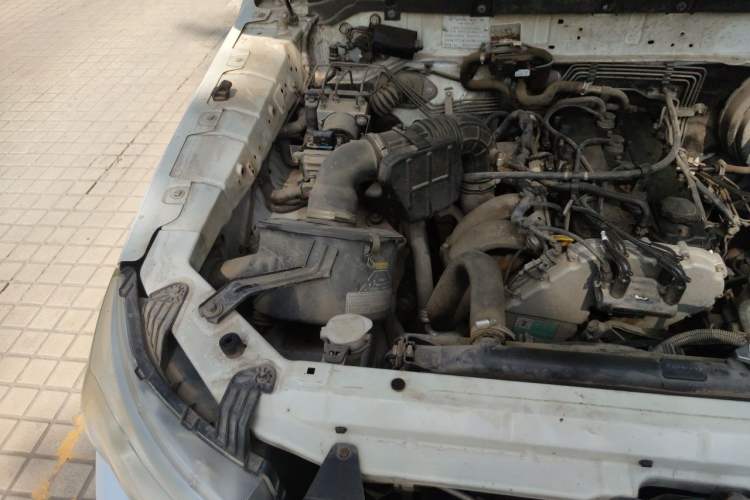 Used BAW Beijing BW007 2015 2.0L two-wheel drive Comfort version Engine Bay Right