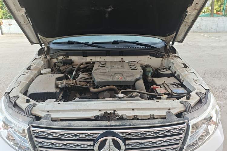 Used BAW Beijing BW007 2015 2.0T Two-Wheel Drive Luxury Edition Engine Bay