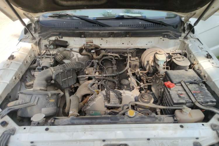 Used BAW Beijing BW007 2015 2.0L two-wheel drive Comfort version Engine Bay