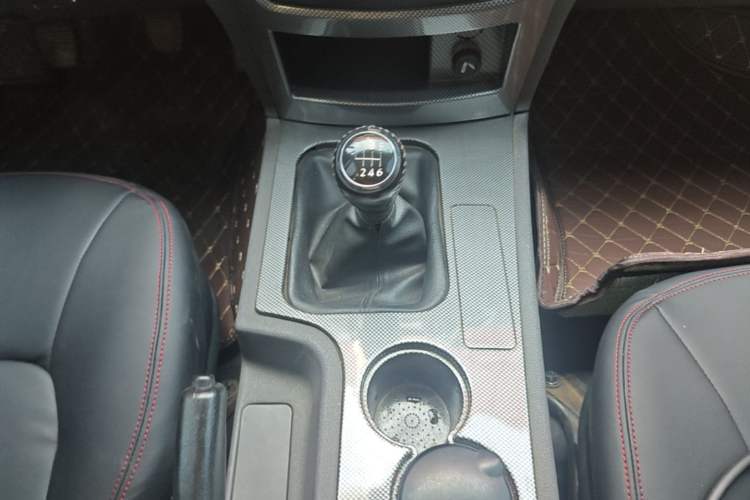 Used BAW Beijing BW007 2015 2.0T Two-Wheel Drive Luxury Edition Gear Lever