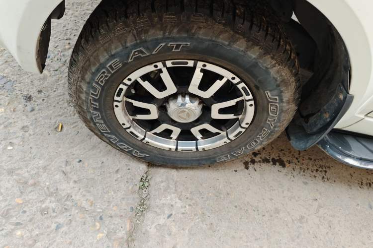 Used BAW Beijing BW007 2015 2.0L two-wheel drive Comfort version Left Front Wheel Hub