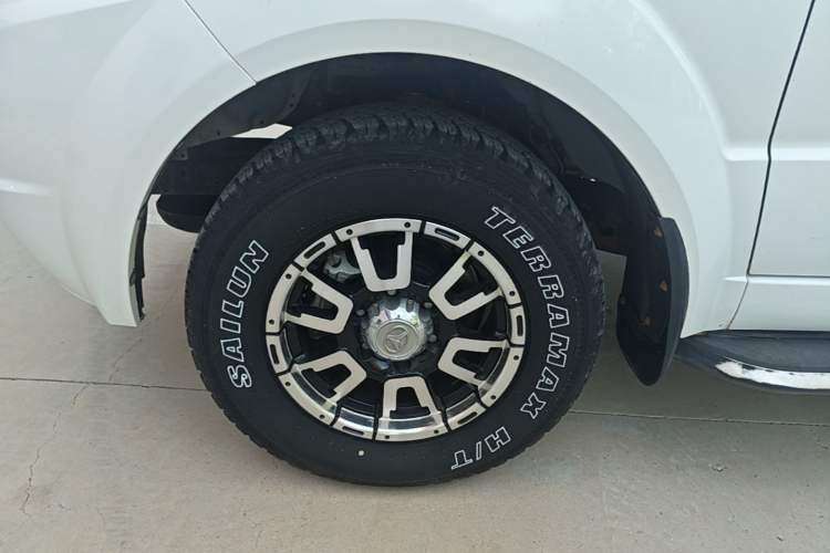 Used BAW Beijing BW007 2015 2.0T Two-Wheel Drive Luxury Edition Left Front Wheel Hub