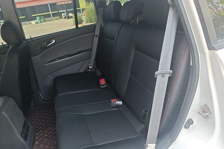 Used BAW Beijing BW007 2015 2.0T Two-Wheel Drive Luxury Edition Left Rear Seat