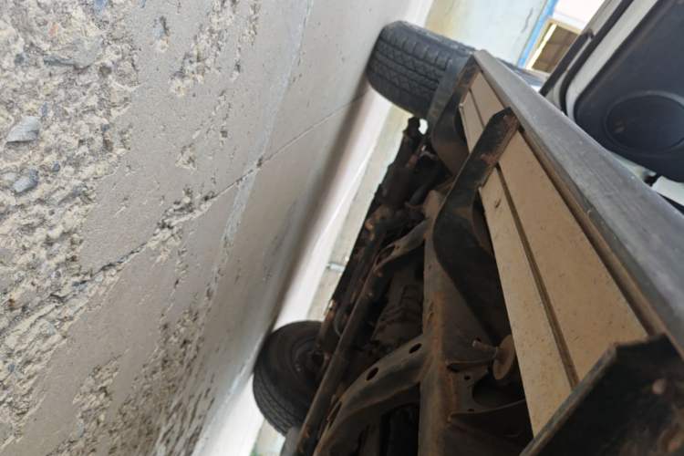 Used BAW Beijing BW007 2015 2.0T Two-Wheel Drive Luxury Edition Left Side Sill