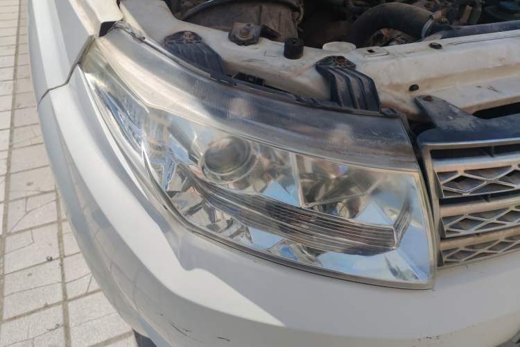 Used BAW Beijing BW007 2015 2.0L two-wheel drive Comfort version Right Front Headlight