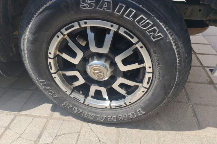 Used BAW Beijing BW007 2015 2.0L two-wheel drive Comfort version Right Front Wheel Hub
