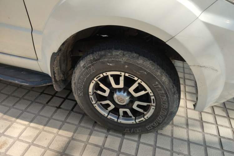 Used BAW Beijing BW007 2015 2.0L two-wheel drive Comfort version Right Front Wheel Hub