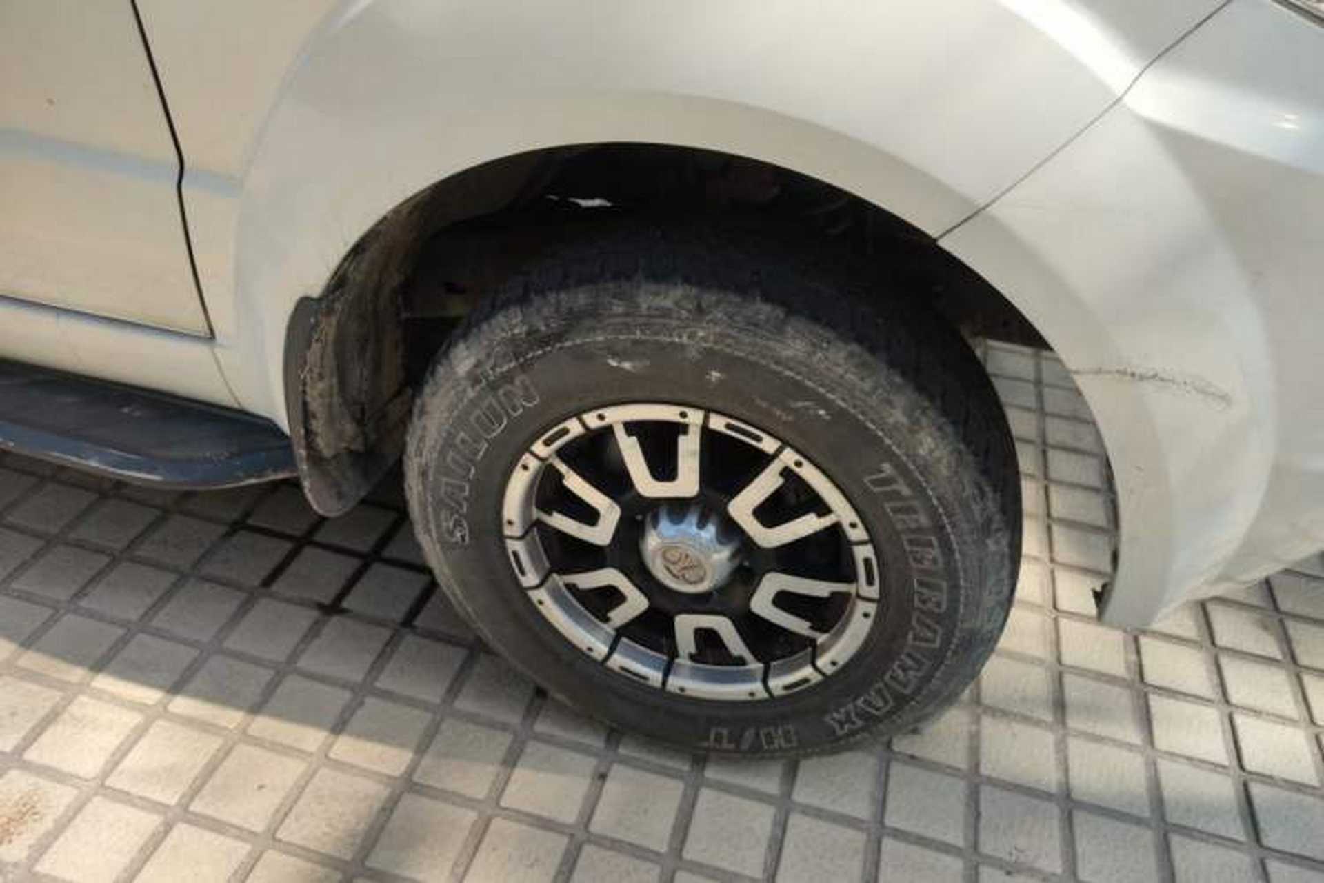 Used BAW Beijing BW007 2015 2.0L two-wheel drive Comfort version Right Front Wheel Hub