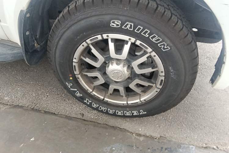 Used BAW Beijing BW007 2015 2.0T two-wheel drive Comfort version Right Front Wheel Hub