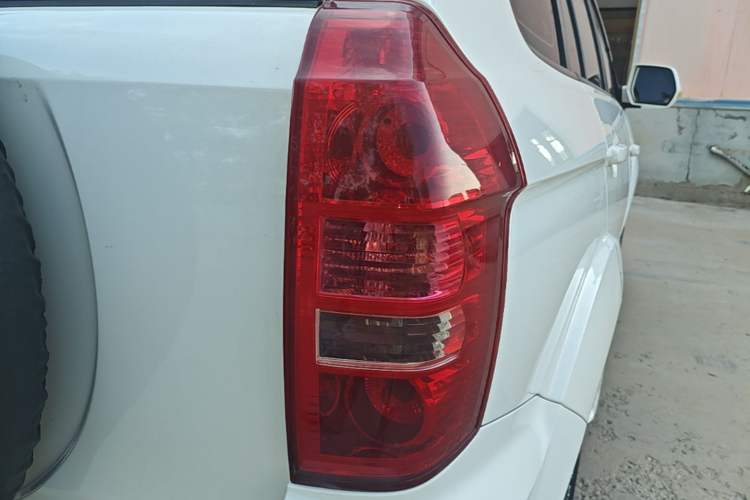 Used BAW Beijing BW007 2015 2.0T Two-Wheel Drive Luxury Edition Right Rear Taillight