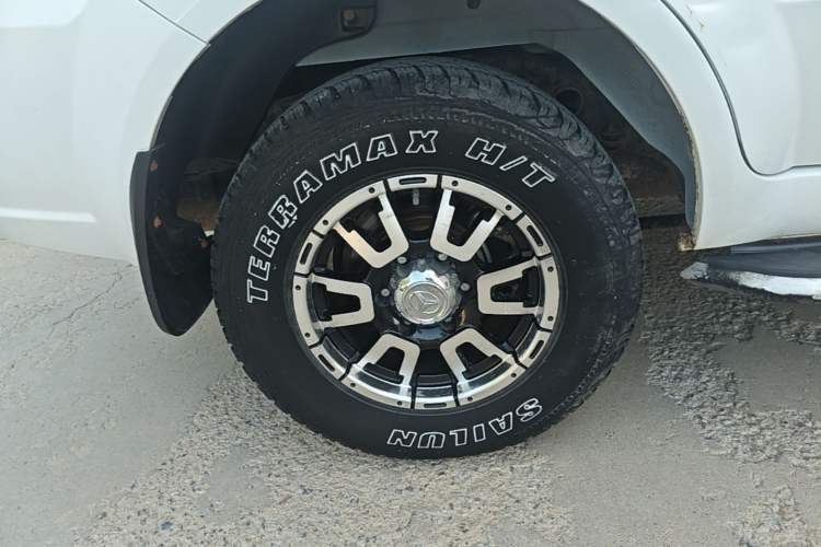 Used BAW Beijing BW007 2015 2.0T Two-Wheel Drive Luxury Edition Right Rear Wheel Hub