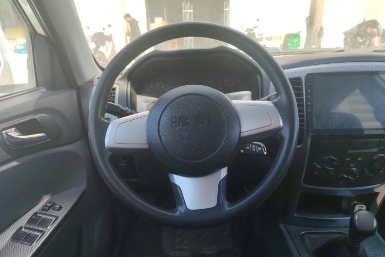 Used BAW Beijing BW007 2015 2.0L two-wheel drive Comfort version Steering Wheel