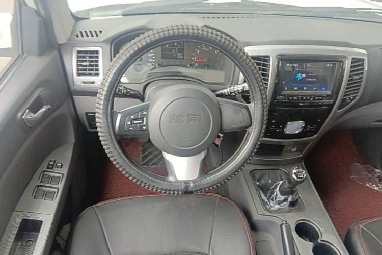 Used BAW Beijing BW007 2015 2.0T two-wheel drive Comfort version Steering Wheel