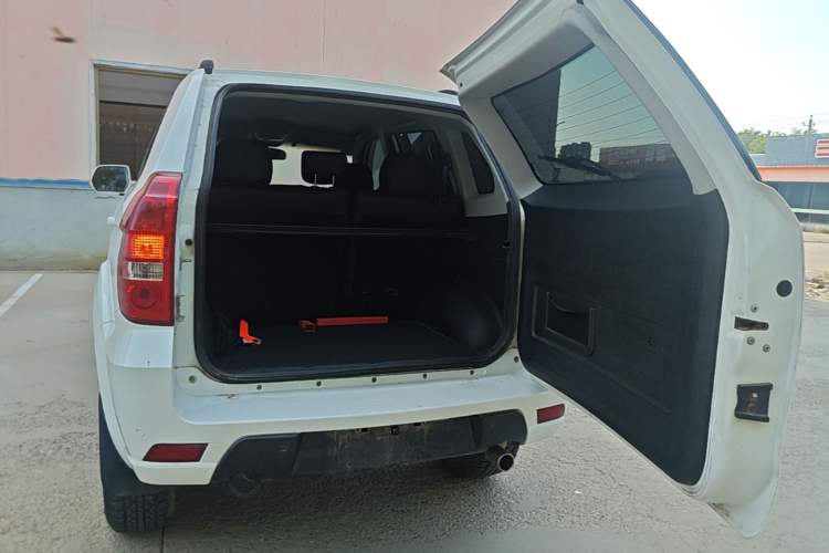 Used BAW Beijing BW007 2015 2.0T Two-Wheel Drive Luxury Edition Trunk