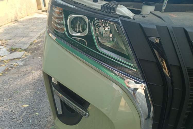 Used BAW Free Kingdom vala 2025 Model Fashion Edition Right Front Headlight