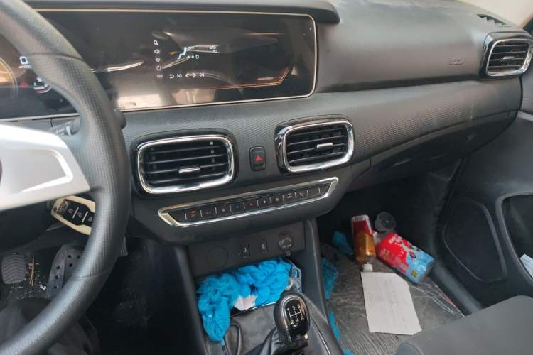 Used BAW Kaluli 2023 2.0L Manual Long Wheelbase Struggle Edition Audio And AC Panel