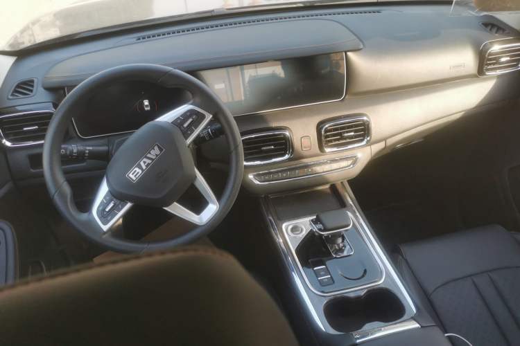 Used BAW Kaluli 2023 2.0L Automatic Long Wheelbase Achievement Edition Center Console