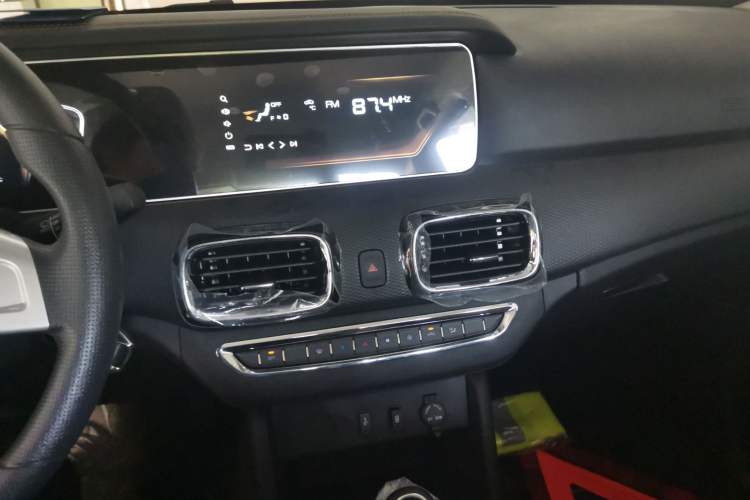 Used BAW Kaluli 2023 2.0L Manual Standard Wheelbase Youth Edition Audio And AC Panel