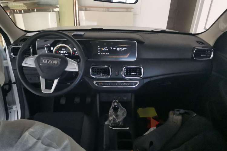 Used BAW Kaluli 2023 2.0L Manual Standard Wheelbase Youth Edition Center Console