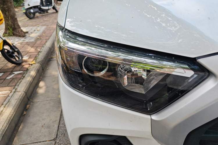 Used BAW Kaluli 2023 2.0L Manual Standard Wheelbase Youth Edition Right Front Headlight
