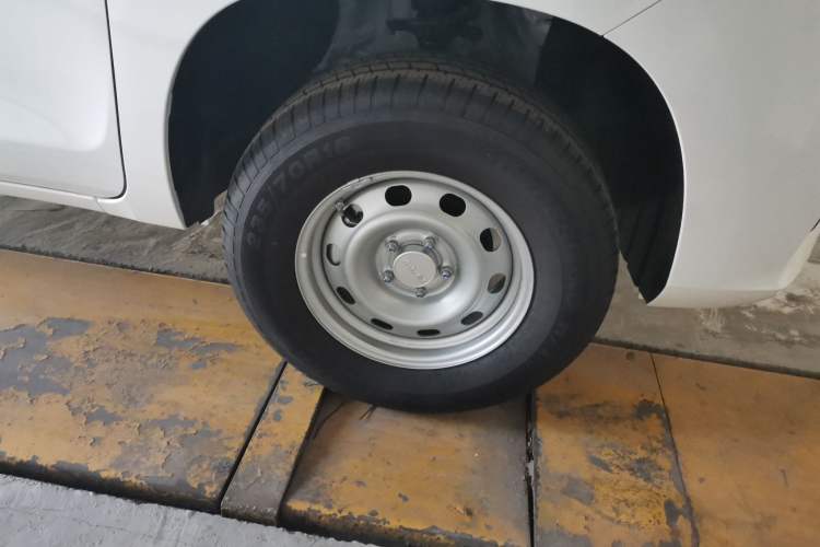 Used BAW Kaluli 2023 2.0L Manual Standard Wheelbase Youth Edition Right Front Wheel Hub