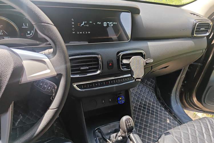 Used BAW Kaluli 2023 2.0L Manual Long Wheelbase Struggle Edition Audio And AC Panel