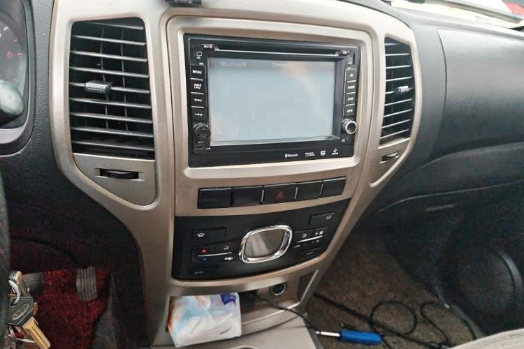 Used BAW Ruiling 2013 2.5T Luxury R425 Audio And AC Panel