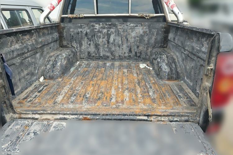 Used BAW Ruiling 2013 2.5T Luxury R425 Trunk